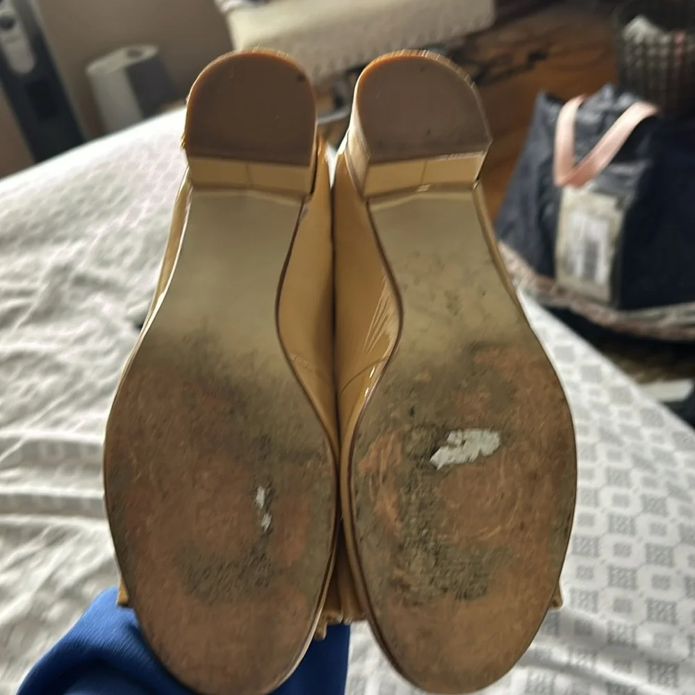 Bound Beige Patent Leather Block Heels - 9 - Picture 6 of 7